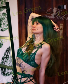 Pokazy x Lea Green